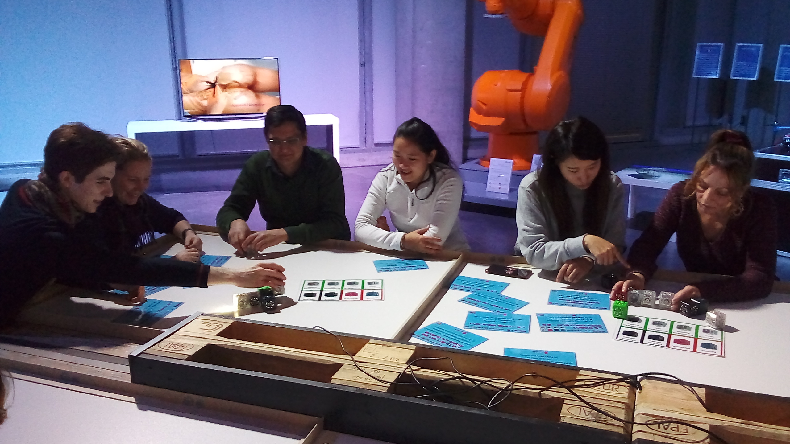Read more about the article ¡Los alumnos del CILFA se acercan a los robots!