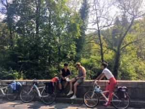 Pause dans les gorges du Sierroz