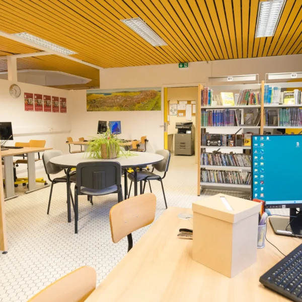 salle-ordinateurs-wifi
